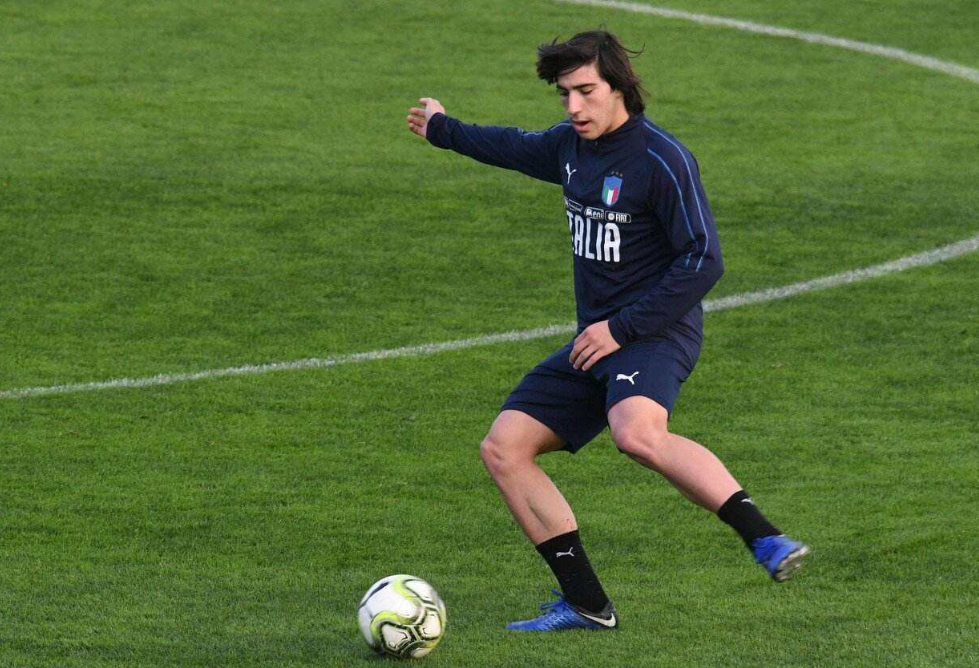  布雷西亚中场大将复出，球队士气大振迎反弹  